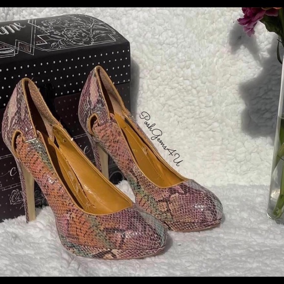 PRELOVED and Summer Nights Ready! - Picture 3 of 3